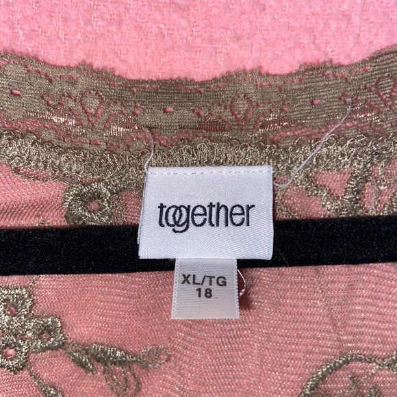 🧚🏻‍♀️3 for 20$🧚🏻‍♀️Army green flower mesh top - Picture 5 of 5